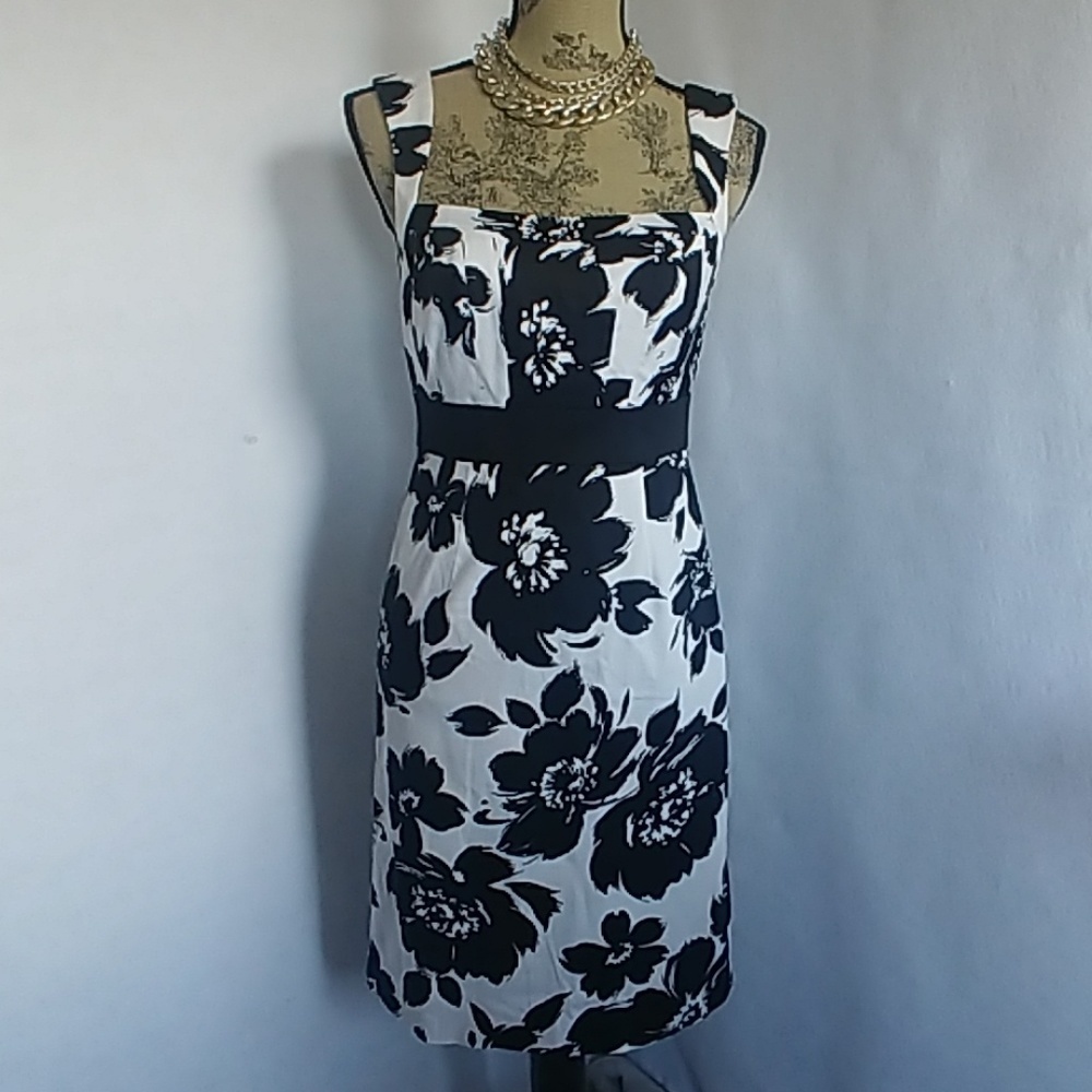 White House Black Market Black White Floral Dress